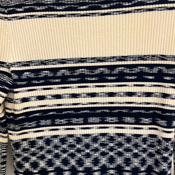 Tory Burch Long-Sleeved Turtle Neck Sweater. Tory navy and cream color. SZ XS. - Picture 7 of 10